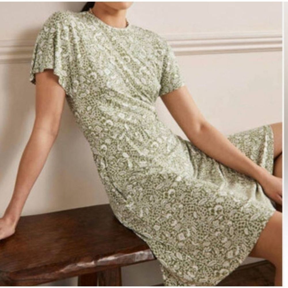 BODEN FLUTTER SLEEVE JERSEY DRESS IN PEA ORIENTAL PARADISE SIZE 12